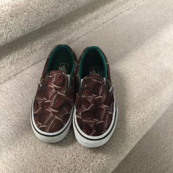 Van's Sneakers Kids Football Slip -On Size 13.5 UK  Get  A FREE Osh Kosh Jacket - Picture 1 of 6